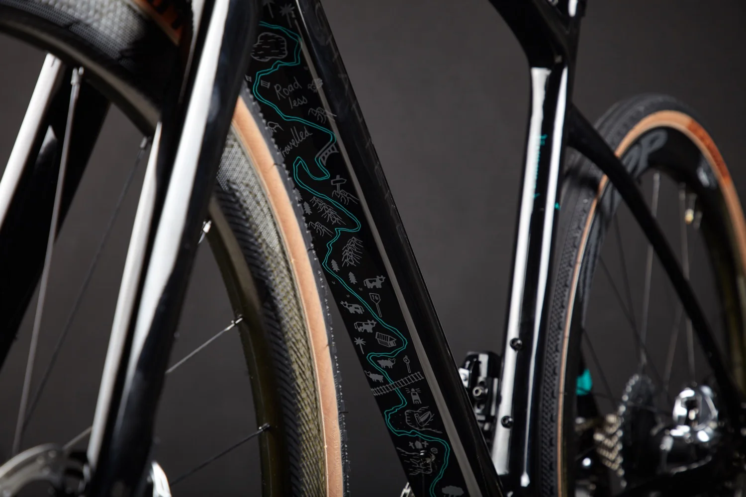 AO MATT + GLOSSY BLACK (TUHUA) - Image 3
